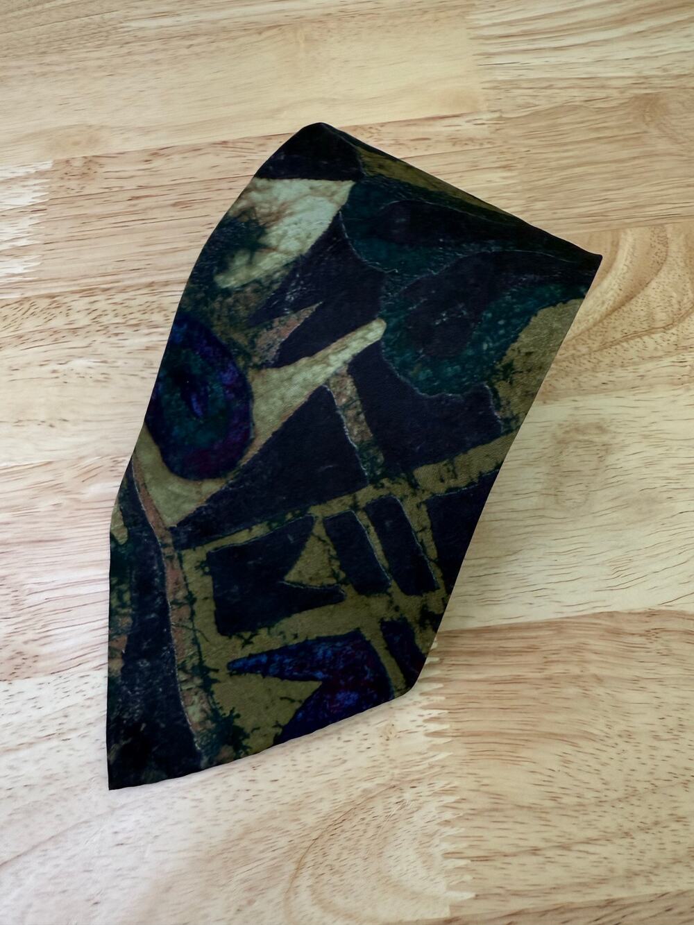 Italian Silk Styled Made in the USA Men's Neck Tie Blue Green Gold Abstract JL
